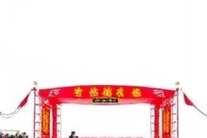 话题主持人换人那天封面，话题页替换前后的两张截图